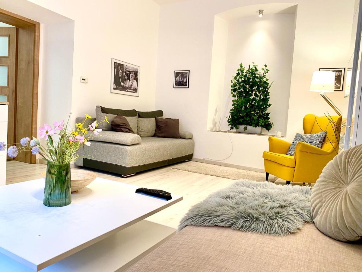 James Bond Apartment Old Town 布拉迪斯拉发 外观 照片